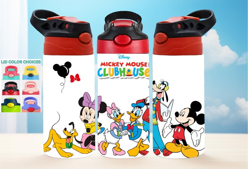 Pu&ograve; includere: Borraccia bianca con coperchi neri e rossi, con i personaggi di Mickey Mouse Clubhouse di Disney. Le bottiglie hanno una variet&agrave; di opzioni di colore del coperchio. Il design include Topolino, Minnie, Paperino, Paperina, Pippo e Pluto.