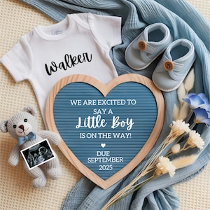 Anuncio digital de embarazo de niño con temática azul. Plantilla editable para Instagram. Descarga imprimible. Tablero con letras de corazón.