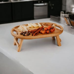 Mesa de picnic con vino, juego de tabla de quesos, mesa portátil de madera para exteriores, regalo personalizado con vino, bandeja para servir aperitivos, tabla de vinos para sumiller