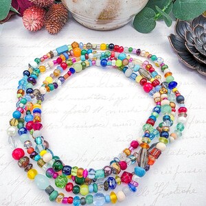 Boho Halsband med Ädelstenspärlor - Flerfärgat Glas och Trä, 63 cm bild 2