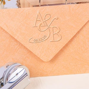 Hochzeit Prägestempel personalisiert/benutzerdefinierte Monogramm Prägestempel/Initialen Prägestempel/Einladung Prägestempel/Serviettenprägestempel/Hochzeits-Briefpapier