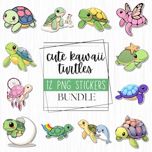 Könnte beinhalten: Eine Sammlung von zwölf niedlichen Kawaii-Schildkröten-PNG-Aufklebern. Die Schildkröten haben verschiedene Panzerdesigns und -farben, darunter Rosa, Blau, Grün und Gelb. Einige Schildkröten haben Accessoires wie einen Traumfänger oder einen Seestern. Der Text lautet "cute kawaii turtles" und "12 PNG stickers bundle."