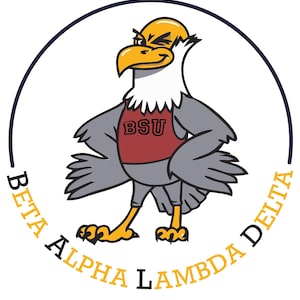 Könnte beinhalten: Cartoon-Illustration eines Adler-Maskottchens, das eine weinrote Weste mit "BSU" trägt, innerhalb eines marineblauen Kreises. Der Text "BETA ALPHA LAMBDA DELTA" ist in goldenen Buchstaben um den Kreis geschrieben.