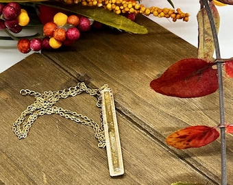 Golden Glitter translucent pendant and necklace