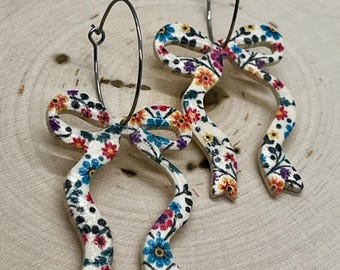 Dainty floral bow hoop earrings