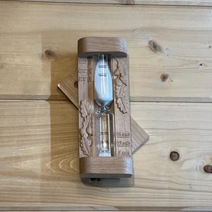 Alder Wood Sauna Timer | 15 Minute Hourglass with Oak Leaf Carving