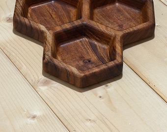Bandeja hexagonal de madera hecha a mano / Plato para aperitivos de 3 secciones, bandeja para embutidos