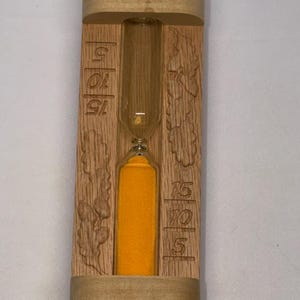 Handmade Oak Sauna Sand Timer, 15-Minute Hourglass with Oak Leaf Carving, Rotating Wall Mount, Banya Accessory