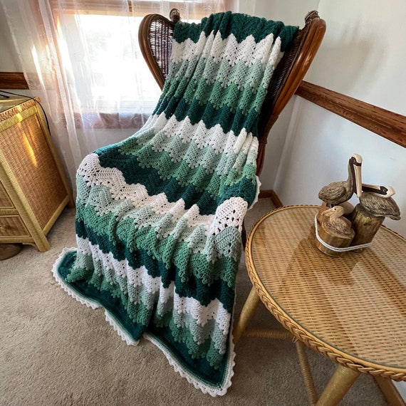 6-Day Viral Adult Blanket (Full Size) - Crochet Pattern by Betty McKnit