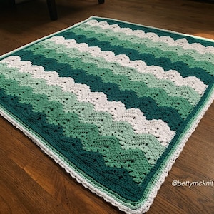 6-Day Viral Kid Blanket - Crochet Pattern by Betty McKnit