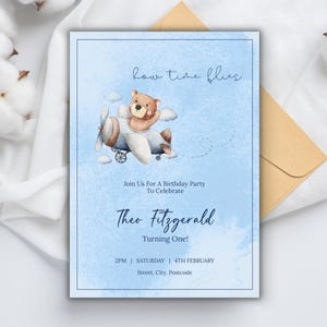 Invito per il primo compleanno a tema cielo blu aeroplano, modello orso, il tempo vola, aviazione, pilota, festa, stampabile, personalizzato, fai da te, modificabile, invito