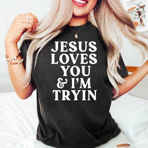Jesus Loves You i'm Tryin Christian Sweatshirt, Bible Verse T-Shirt, Aesthetic Christian Sweatshirts, Church Sweatshirt, Jesus Sweatshirt