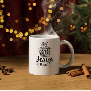 Une vie qui se passe Le café aide Jésus à sauver | SVG chrétien | Verset de la Bible PNG | Conception inspirante d'écriture biblique I Couverture de la Bible I Amateurs de café