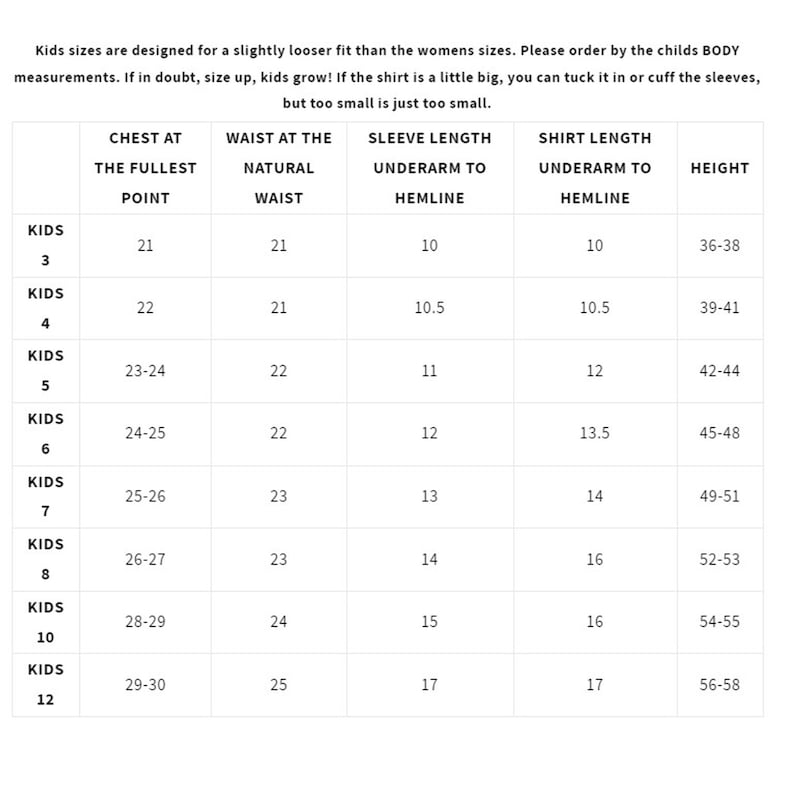Puede incluir: Una tabla de tallas en blanco y negro para ropa infantil, con columnas para pecho, cintura, largo de manga, largo de camisa y altura. La tabla enumera tallas desde Kids 3 hasta Kids 12, con valores num&eacute;ricos expresados en pulgadas.