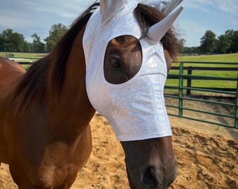 Máscara de disfraz de unicornio caleidoscópico blanco para caballos