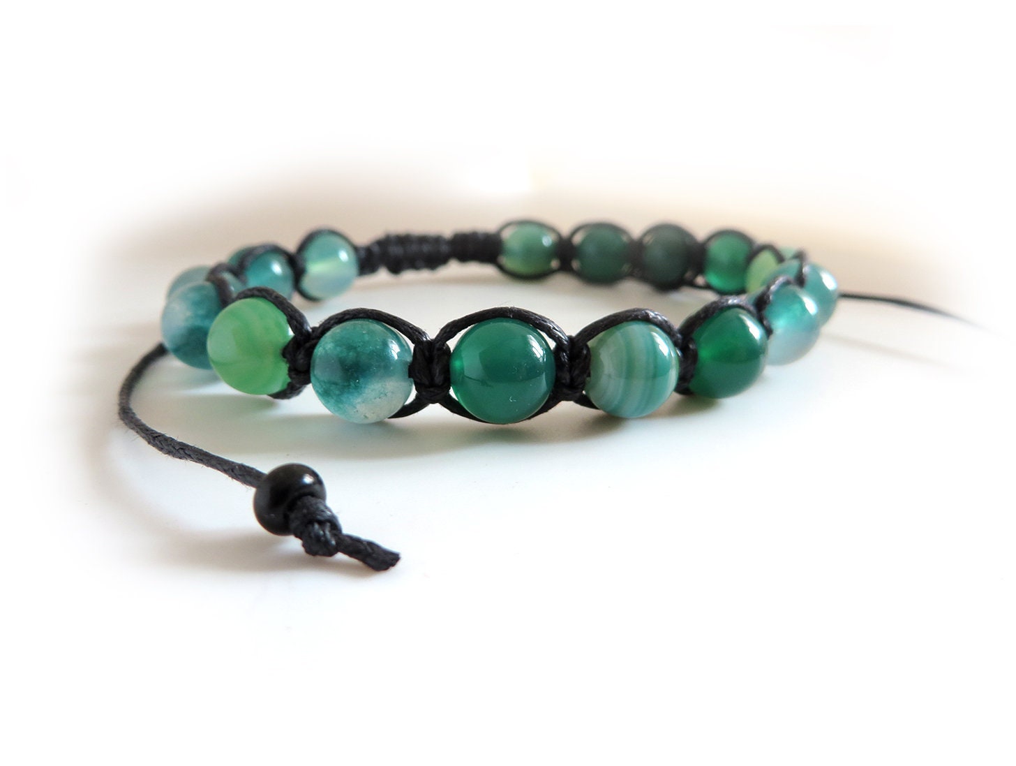 Bracciale Etnico Fatto A Mano Tibetan Silver – Corallo, Onice E Calcedonio Verde Placcato Argento