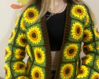 Handgemachte Häkeljacke, Sonnenblumen-Strickjacke, Chunky Cropped, Geschenk für sie, Sonnenblumen-Square-Cardigan