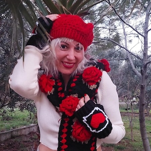 Crochet Rose Scarf: Handmade Floral Neck Warmer