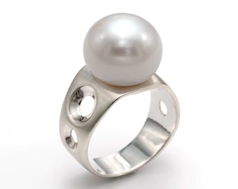 BUBBLES Pearl Ring, 14k White Gold Band Ring, White Pearl Ring, Statement Ring, Large Pearl Ring, Huge Pearl, Circles Ring, Art jewelry