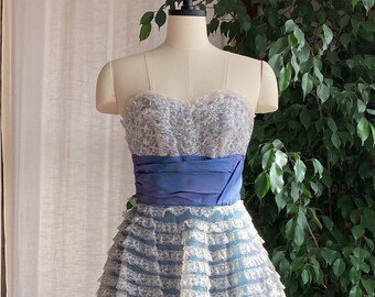 A 1950’s Ruffled Lace Sleeveless Prom Dress