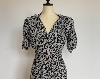 A 1940’s Home Sewn Puff Sleeve Rayon Novelty Dress