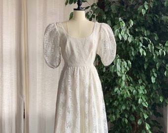 1980’s Lace Puffy Sleeved Dress