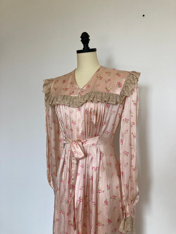 1940’s Peach and Lace Satin Duster