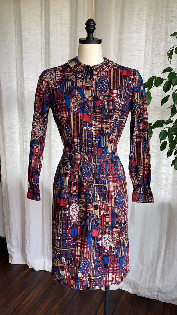 1960’s Lois Young Mod PeterPan Collar Paisley Long