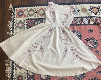 1950’s Embroidered Linen Summer Cocktail Dress