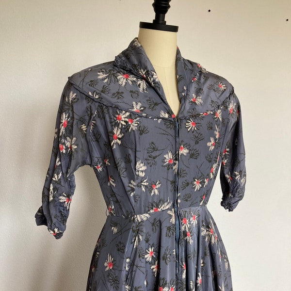 A 1940’s Rayon Hand-sewn Lavender Daisy Novelty Print Party Dress