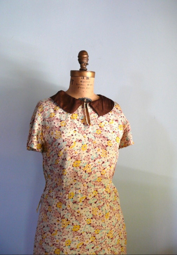 1930’s Handsewn Rayon Floral Peter Pan Collar Hous