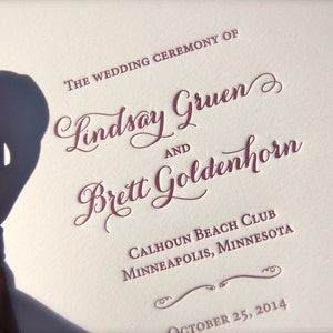 Puede incluir: Anuncio de ceremonia de boda para Lindsay Gruen y Brett Goldenhorn, que se celebrará en el Calhoun Beach Club en Minneapolis, Minnesota, el 25 de octubre de 2014.