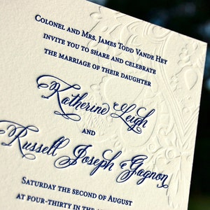 Invitaciones de boda impresas en tipografía ciega con estampado de cachemira