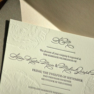 Hochzeitseinladungen Letterpress blindgeprägte Pfingstrosen