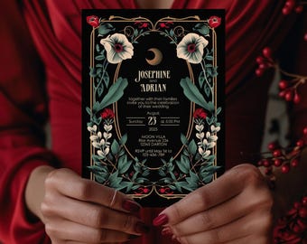 Peut inclure: Invitation de mariage noire avec des accents dorés et des motifs floraux. L'invitation indique "Josephine et Adrian" et comprend la date et l'heure du mariage, "Dimanche 23 août 2025 à 17h00". Le lieu est indiqué comme étant "Moon Villa, Rise Avenue 234, 12345 Darton".