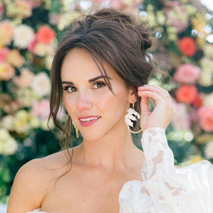 Gold Floral Wedding earrings, Statement Hoop Bridal earrings, Bridal jewelry, Pearl earrings for Bride, Crystal earrings for Wedding