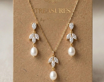 Gold Bridal jewelry set, Pearl necklace and earrings for Wedding, Dainty necklace set for Bride