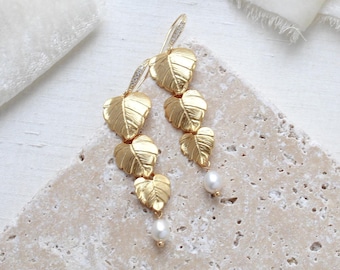 Pearl Bridal earrings with leaf design, Gold Wedding earrings with pearls, Bridal jewelry, Leaf earrings for Bride, Wedding Day jewelry