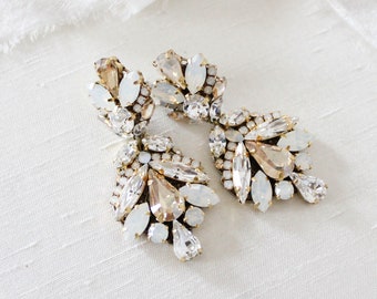 Crystal Bridal earrings Chandelier Wedding earrings Bridal jewelry Crystal statement earrings Antique gold earrings Wedding jewelry