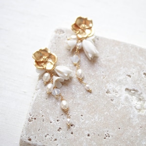 Floral Bridal earrings, Gold Bridal jewelry, Pearl earrings for Bride, Long Wedding earrings, Gold Flower earrings Stud earrings for Wedding