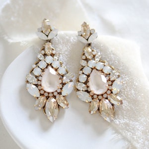 Gold Bridal earrings, Crystal Wedding earrings, Wedding jewelry, Chandelier earrings, Statement earrings for bride, Vintage Bridal jewelry