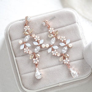 Rose Gold Braut Ohrringe, Brautschmuck, Kristall Hochzeit Ohrringe, Rose Gold Floral Ohrringe, White Opal Ohrringe, Statement Ohrringe