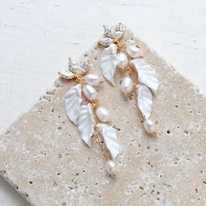 Pearl Wedding earrings, Floral Bridal earrings, Bridal jewelry, Gold earrings for Wedding, Leaf earrings for Bride, Wedding jewelry