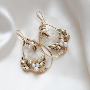 Pearl Statement earrings, Gold Floral Bridal earrings, Bridal jewelry, Statement Wedding earrings, Wedding Day jewelry, Gold Hoop earrings