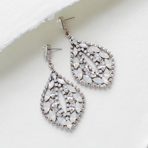 Crystal Bridal earrings, Statement Wedding earrings, Bridal jewelry, Chandelier earrings for Bride, Silver earrings for Wedding day
