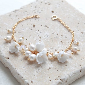 Gold Floral Bridal bracelet, Gold filled Wedding bracelet, Pearl bracelet for wedding, Bridal jewelry, White opal crystal bracelet for bride