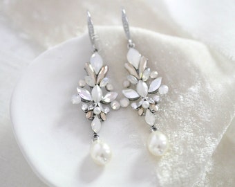 Boucles d’oreilles de mariée pendantes en perles, Bijoux de mariée, Boucles d’oreilles en cristal, Boucles d’oreilles de mariage de style vintage, Boucles d’oreilles de déclaration Bijoux de mariage