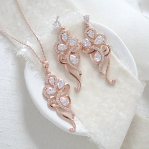 Rose gold jewelry set, Bridal necklace and earrings, Rose gold Bridal earrings, Bridal necklace, Rose gold Wedding day jewelry for Bride