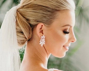 Crystal Bridal earrings, Bridal jewelry, Vintage style Wedding earrings, Crystal Statement earrings, Chandelier earrings, Wedding jewelry