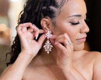 Gold Bridal earrings, Bridal jewelry, Chandelier earrings, Statement Wedding earrings, Crystal earrings, Wedding jewelry